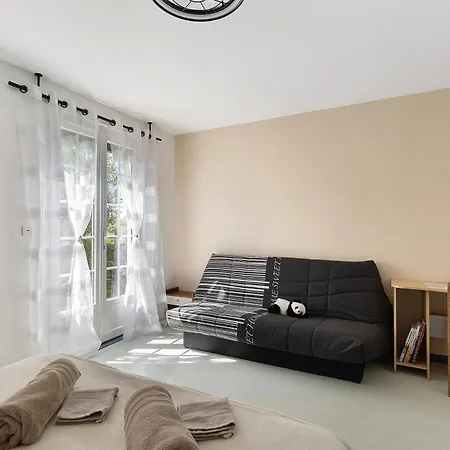 Holiday home Bricabroc 2 Adultes 2 Enfants Noyant
